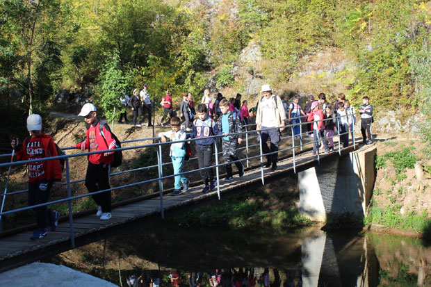 Основци стазом петрушких монаха